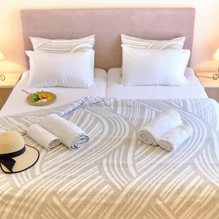 Houmis Apts & Vendégház