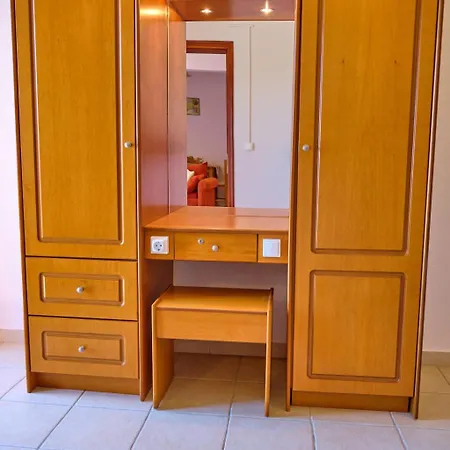 Houmis Apts & Vendégház