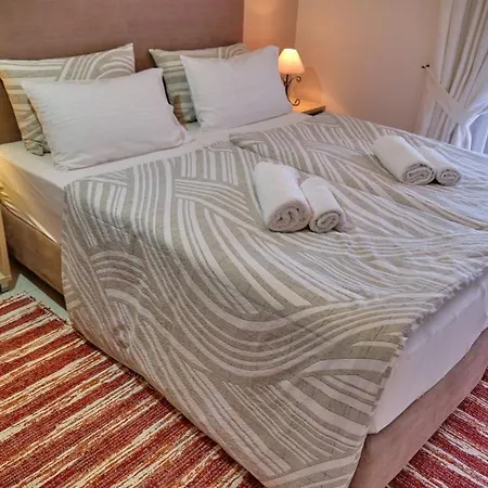 Houmis Apts & Vendégház