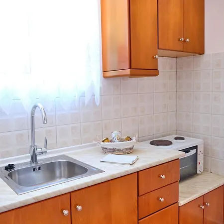 Houmis Apts & Vendégház