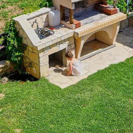 Houmis Apts & Vendégház 3*