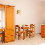 Houmis Apts&studios 3* Agios Georgios Pagon