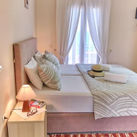 Houmis Apts & Casa de hóspedes 3*