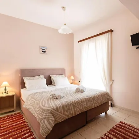 Guest house Houmis Apts & Agios Georgios Pagon