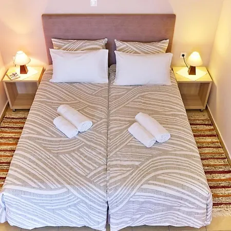 Houmis Apts & 3* Agios Georgios Pagon