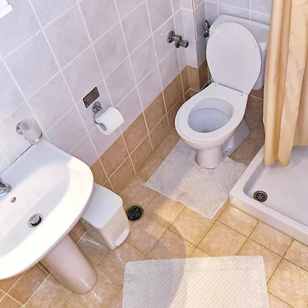 Guest house Houmis Apts & Agios Georgios Pagon