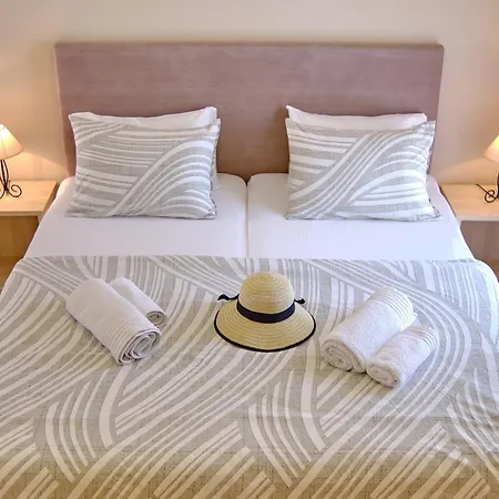 Houmis Apts & Guest house Agios Georgios Pagon