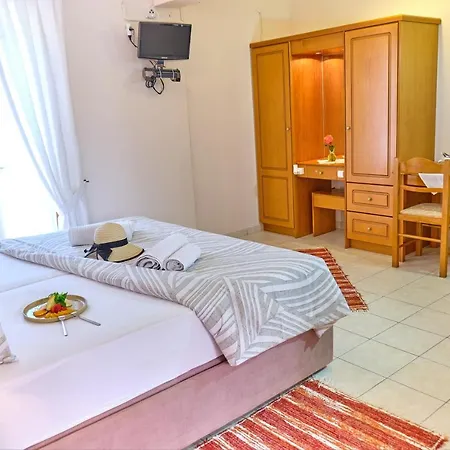 Houmis Apts & Agios Georgios Pagon