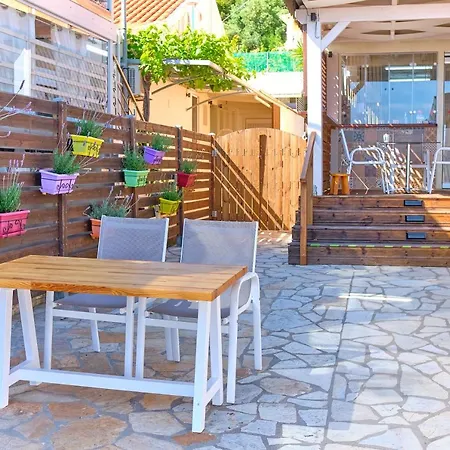 Houmis Apts & 3* Agios Georgios Pagon