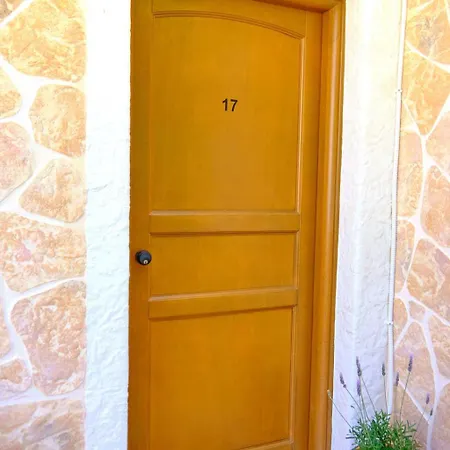 Affittacamere Houmis Apts & 3*