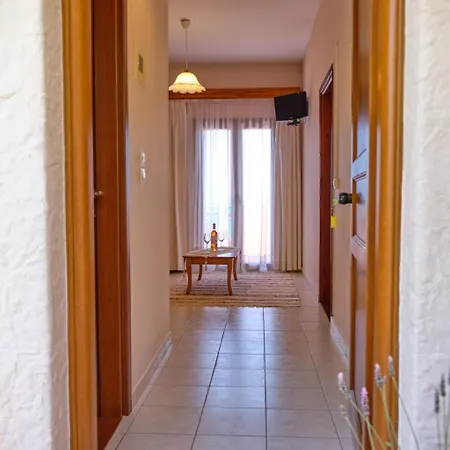 Houmis Apts & Guest house