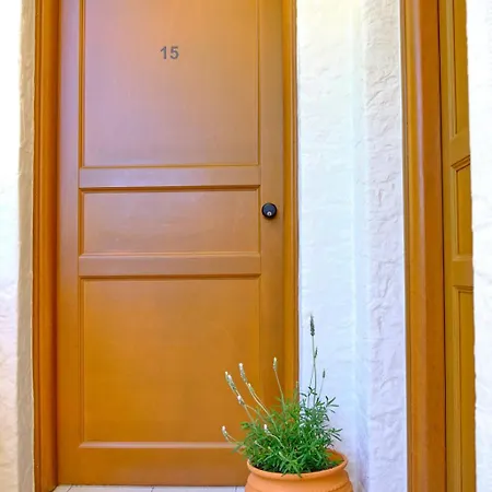 Guest house Houmis Apts & Agios Georgios Pagon