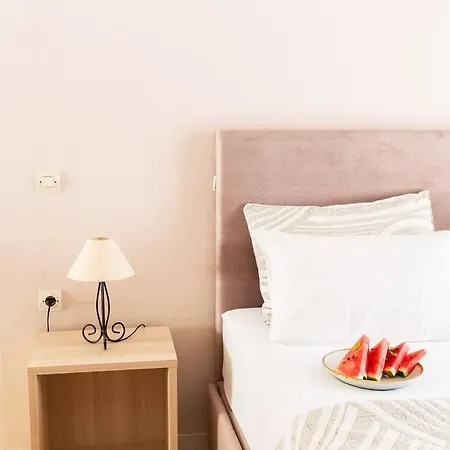 Houmis Apts & Guest house *