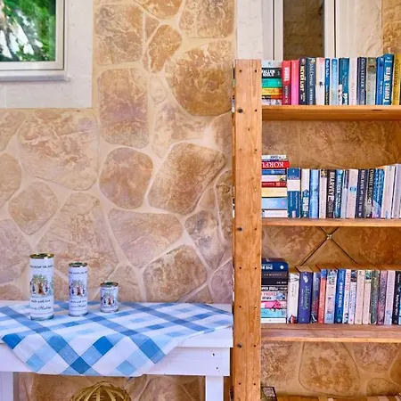 Houmis Apts & Guest house Agios Georgios Pagon