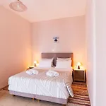 Houmis Apts & Agios Georgios Pagon