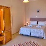 Maison d'hôtes Houmis Apts & Agios Georgios Pagon