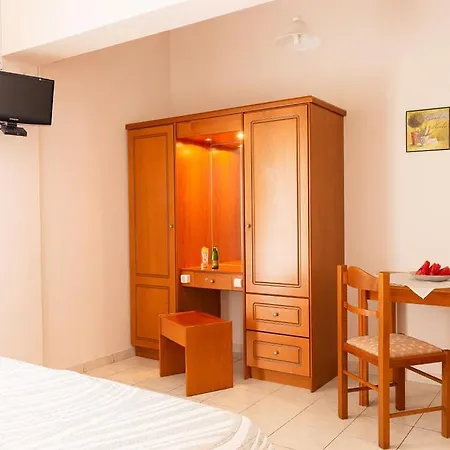 Pensiune Houmis Apts & Agios Georgios Pagon