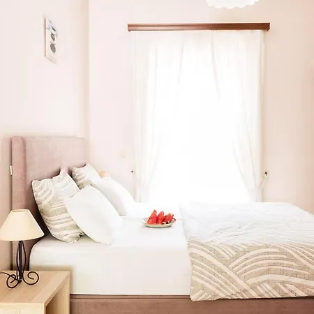 Houmis Apts & 3*