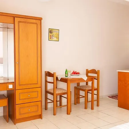 Houmis Apts & 3* Agios Georgios Pagon