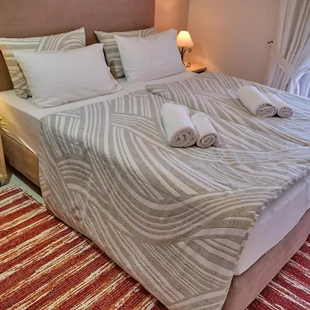 Pensionat Houmis Apts & 3*