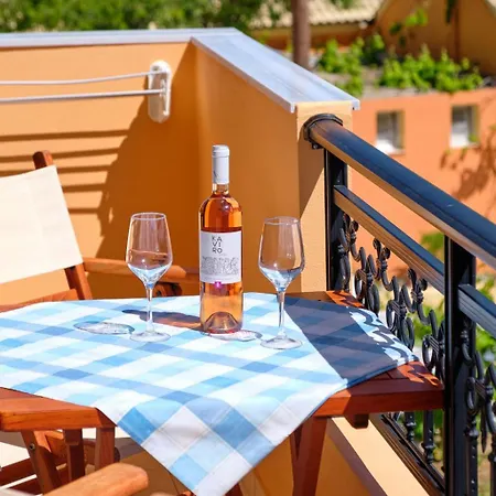 Pensionat Houmis Apts &