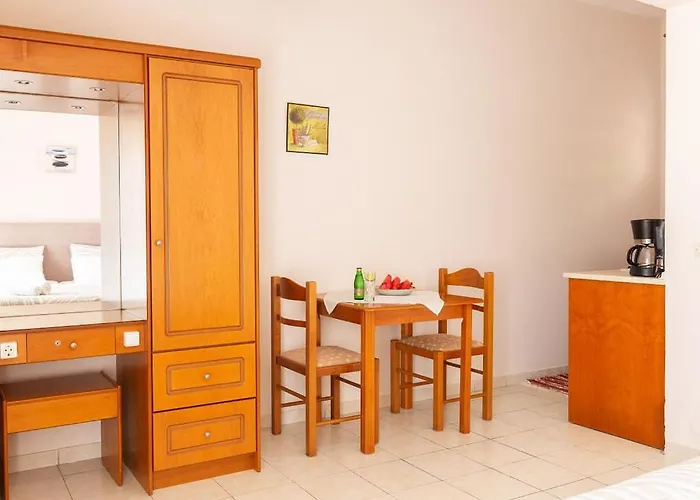 Houmis Apts & 3* Агиос-Георгиос-Пагон