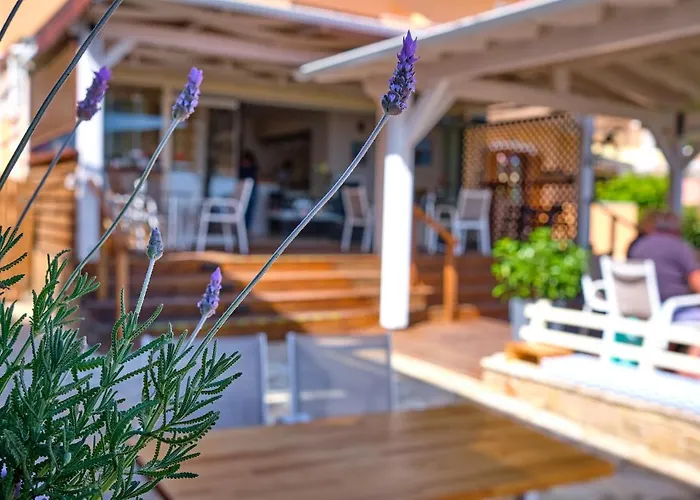 Houmis Apts & 3* Агиос-Георгиос-Пагон