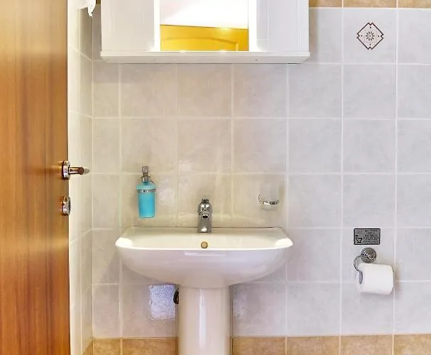 Гостевой дом Houmis Apts & 3*