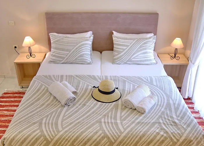 Houmis Apts & Гостевой дом Агиос-Георгиос-Пагон