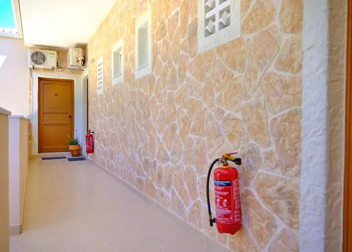 Гостевой дом Houmis Apts & 3*