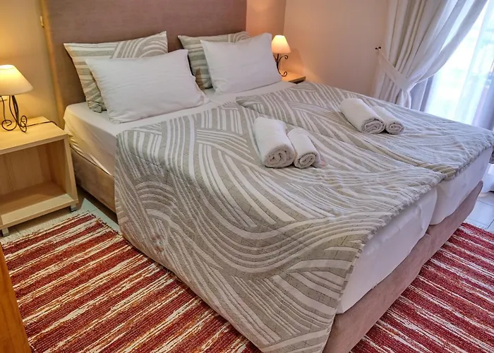 Гостевой дом Houmis Apts & 3*