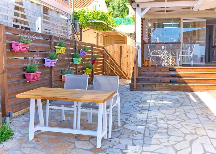 Houmis Apts & 3* Агиос-Георгиос-Пагон