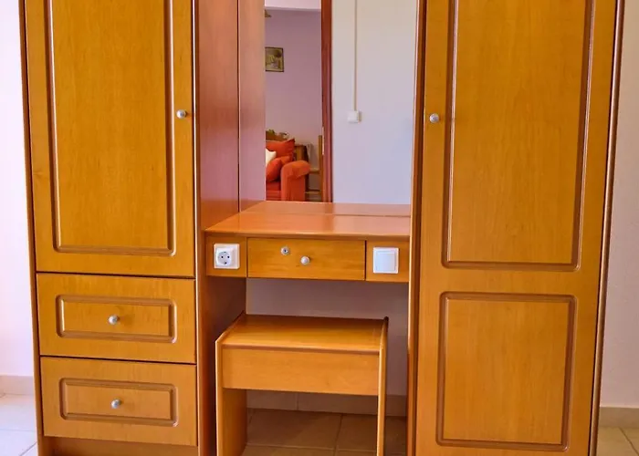 Houmis Apts & Гостевой дом