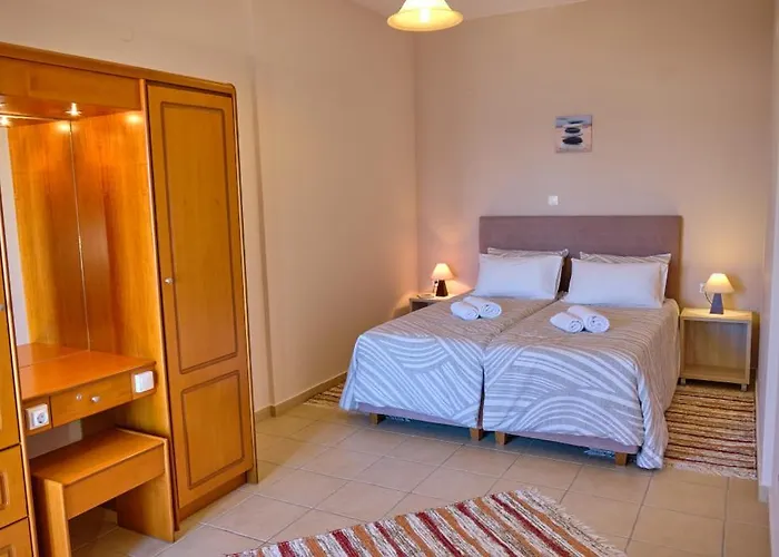 Гостевой дом Houmis Apts & Агиос-Георгиос-Пагон