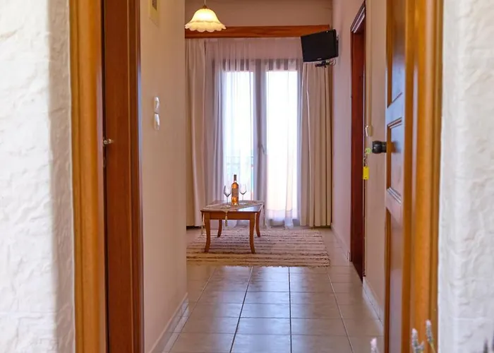 Houmis Apts & Гостевой дом