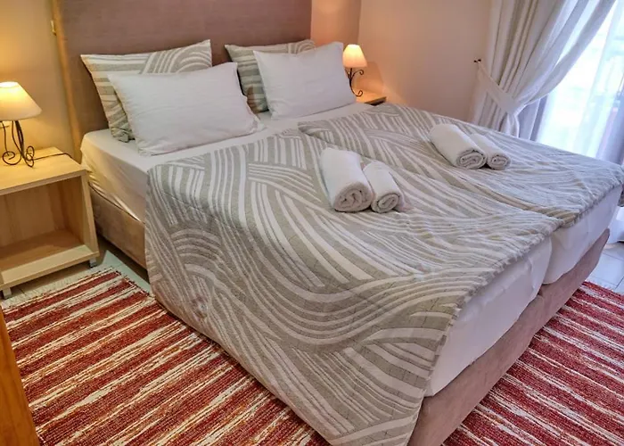 Houmis Apts & Гостевой дом