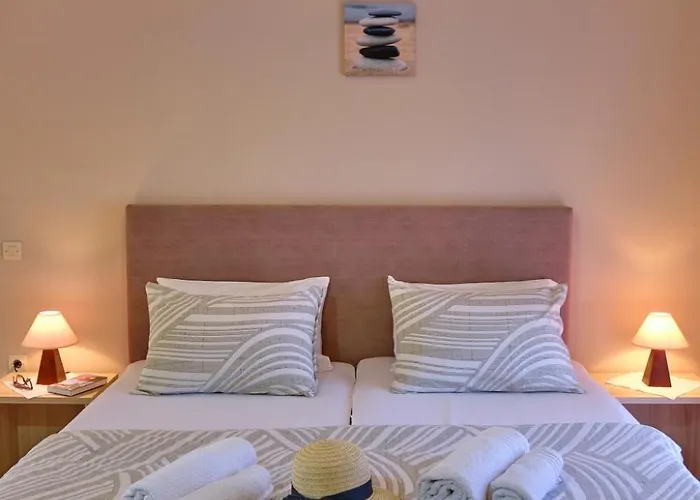 Гостевой дом Houmis Apts &