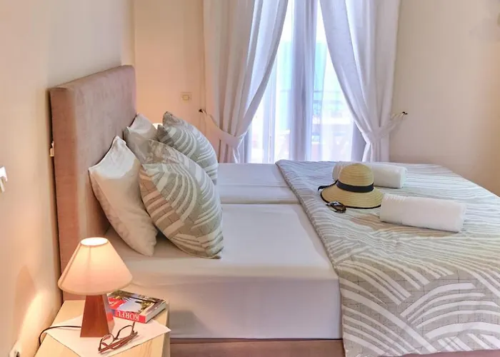 Houmis Apts & Гостевой дом 3*