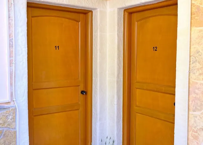 Гостевой дом Houmis Apts & 3*